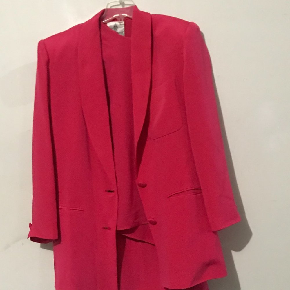 Austin Reed 100% Silk Size 8 Pink Skirt Suit